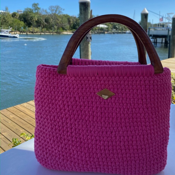 Handwoven Purse with wooden handles - Picture 2 of 4